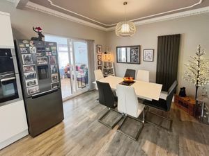 Kitchen Diner- click for photo gallery